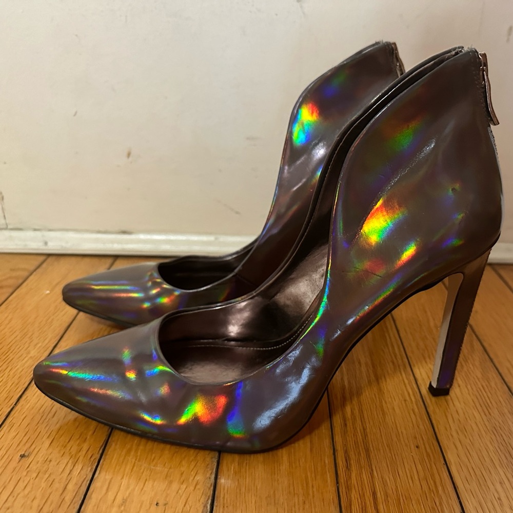 BCBG iridescent pointy toe pumps size 9.5 zipper back detail